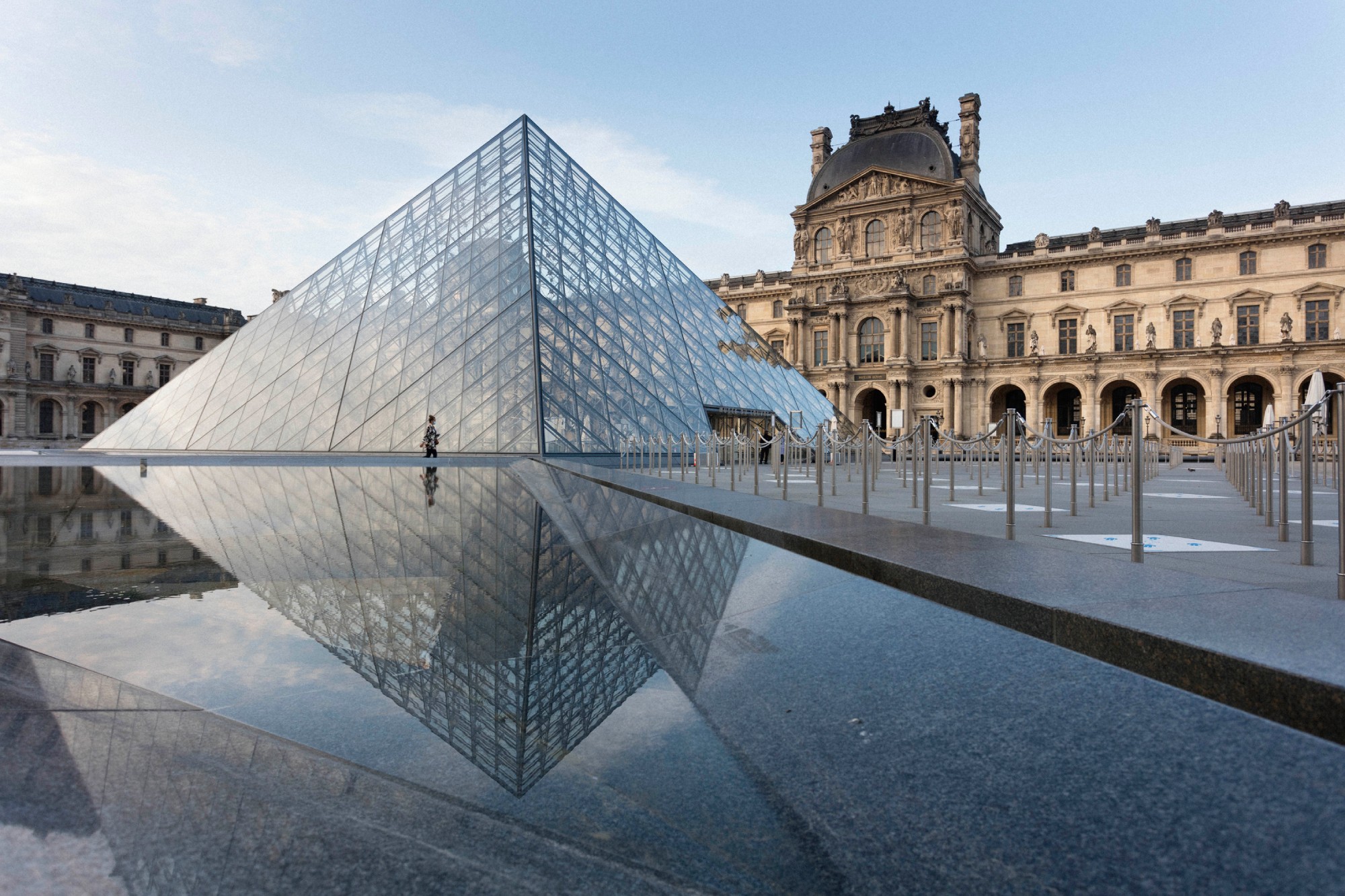 La Piramide del Louvre
