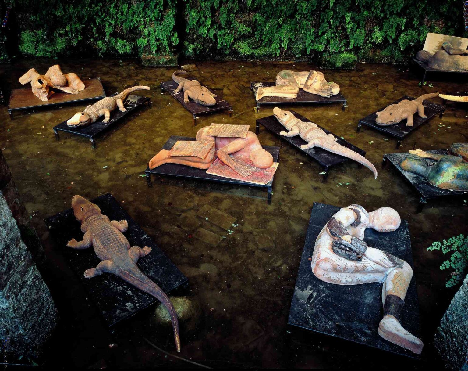 Mimmo Paladino – I Dormienti, Fonte delle Fate Poggibonsi 1998 © Associazione Arte Continua