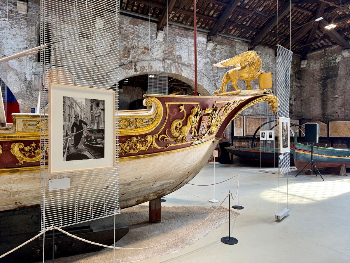 Installation view, Alfred Eisenstaedt. La fotografia era nell'aria, Padiglione delle Navi - Museo Storico Navale di Venezia, 2026