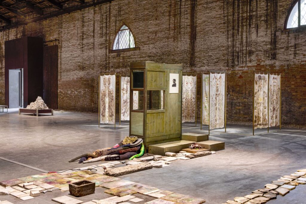 Installation view, CON TE CON TUTTO, Chiara Camoni e Cecilia Canziani. Ph Camilla Maria Santini