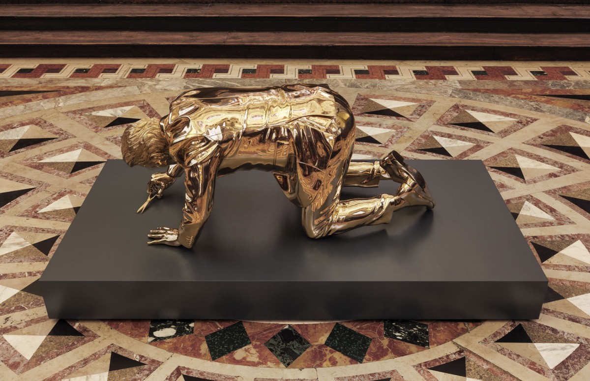Jan Fabre, L’uomo che taglia l’erba, 2026, installation view, The Quiet Source, Scuola Grande di San Rocco, Venezia, 2026. Photograph Andrea Rossetti