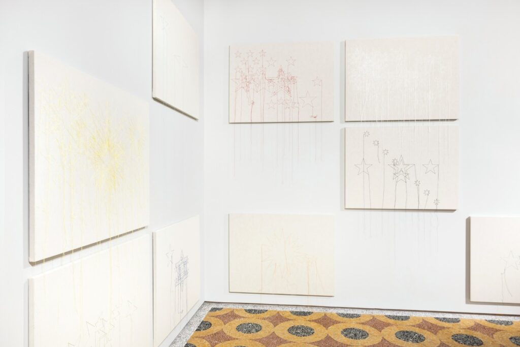 Shilpa Gupta. One Palm Closer to the Sky, 2026, installation view, Galleria d’Arte Moderna di Milano, ph. Andrea Rossetti. Courtesy Fondazione Furla