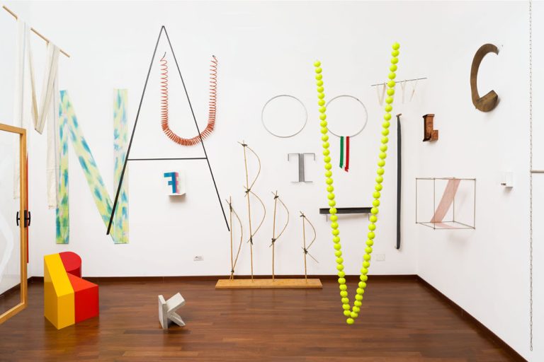 Bruno Munari, Alfabeto Lucini, 1984, sculture a tecnica mista © Bruno Munari. Tutti i diritti riservati alla Maurizio Corraini s.r.l.