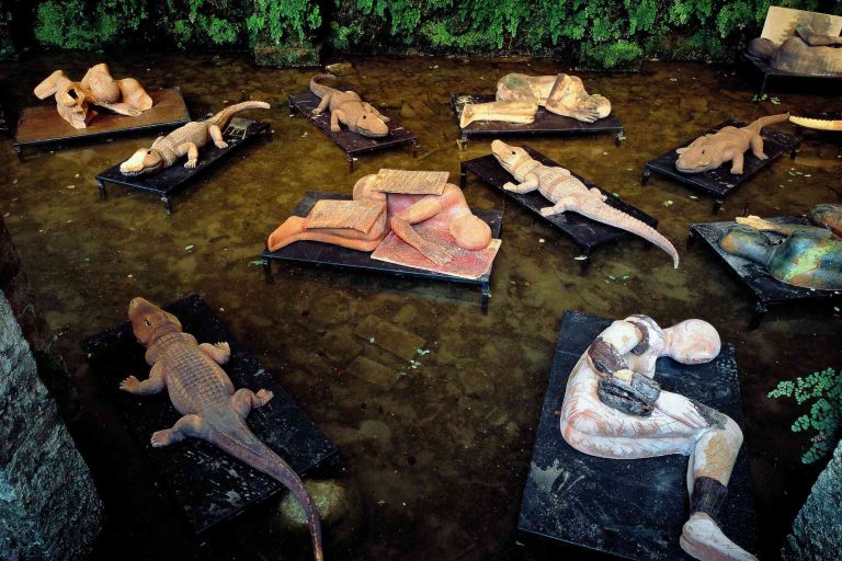 Mimmo Paladino – I Dormienti, Fonte delle Fate Poggibonsi 1998 © Associazione Arte Continua