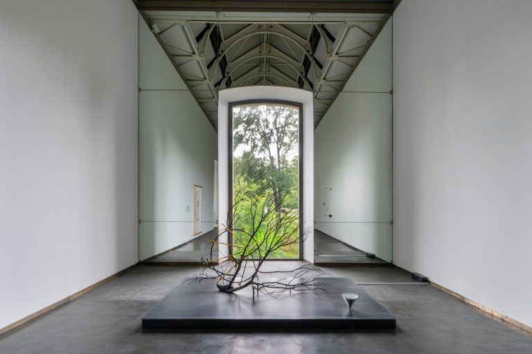 Rebecca Horn, Das Rad der Zeit (The Wheel of Time), 2016, veduta dell’installazione, Castello di Rivoli Museo d’Arte Contemporanea, Rivoli-Torino. Courtesy Castello di Rivoli Museo d’Arte Contemporanea, Rivoli – Torino, Photo Ela Bialkowska OKNO studio
